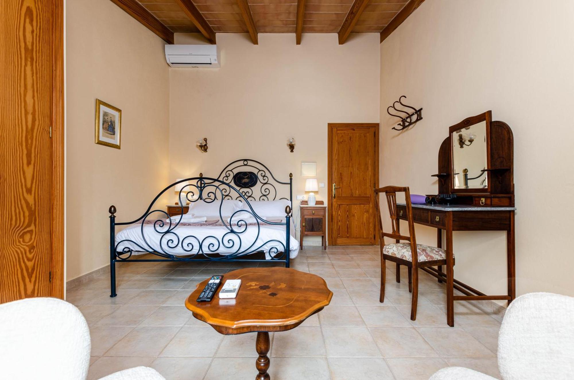 Finca Es Rafal, Agroturisme モントゥィリィ エクステリア 写真